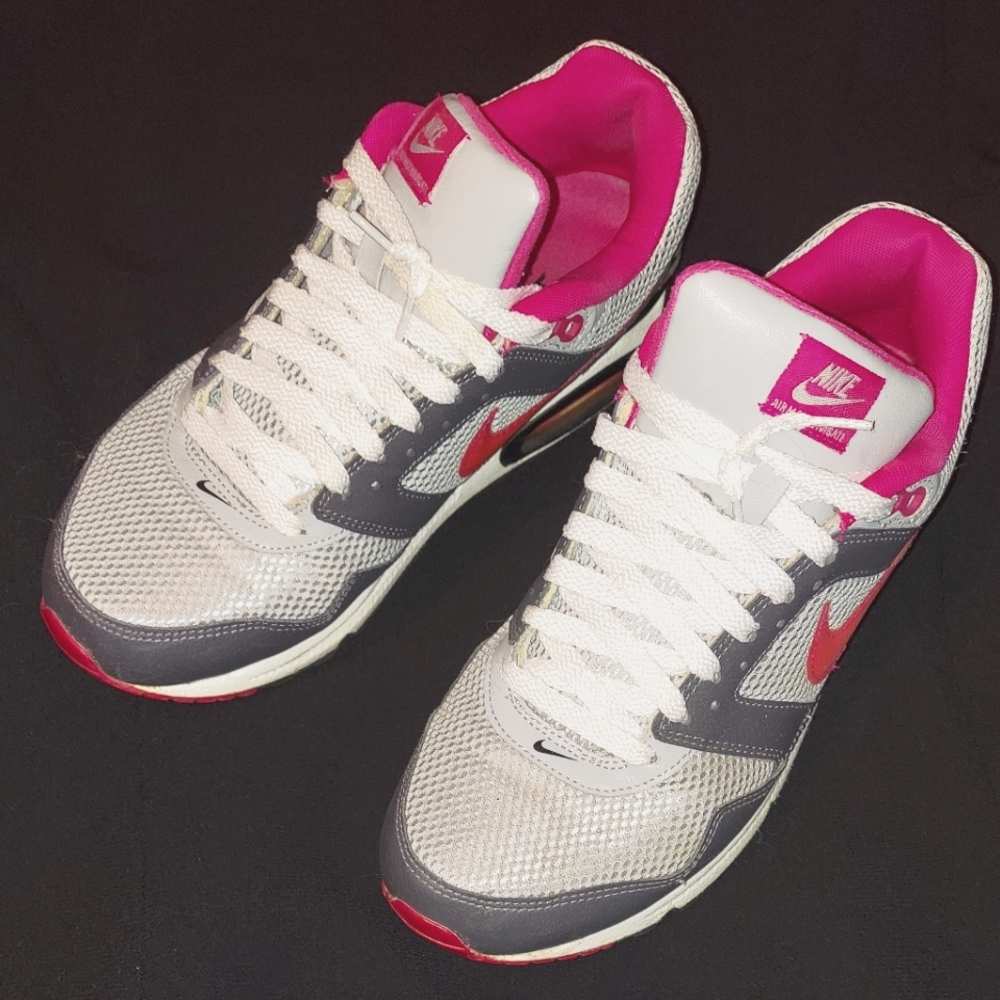 Women's Nike Air Max Size 9